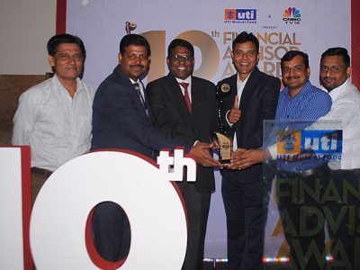 Team Maloo with the CNBC TV 18 award for the Best Performing Financial Advisor in Tier II cities (North) 2018-2019